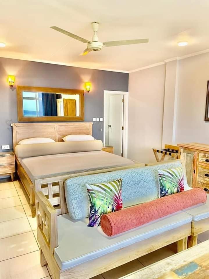 Beau Vallon Studios - Apartments Vacation Rentals วิกตอเรีย ภายนอก รูปภาพ